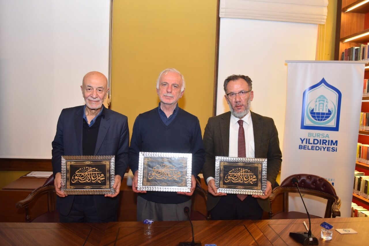 Bursa Yıldırım’da vatan şairi Mehmet Akif’e vefa Alev Alatlı Şehir Düşünce ve Sanat Merkezi’nde düzenlenen Mehmet Akif‘i