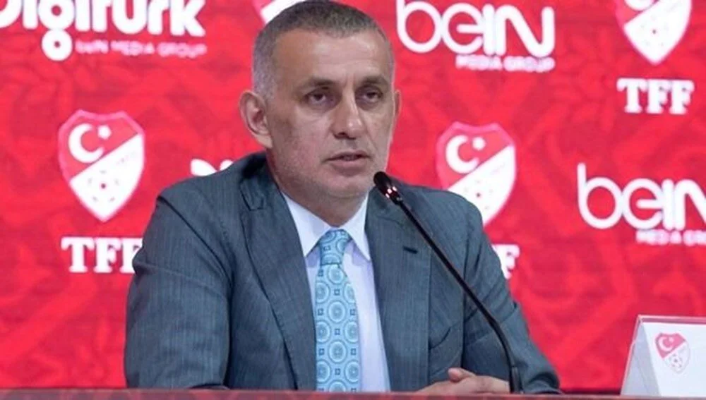 İbrahim Hacıosmanoğlu yeni hakemlik sistemini açıkladı! TFF Başkanı İbrahim Hacıosmanoğlu, Turkuvaz Medya Spor Zirvesi’nde açıklamalarda bulundu.