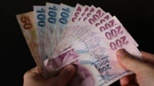 Milyonlarca çalışan ücretlere ne kadar zam yapılacağını merakla bekliyor. Asgari