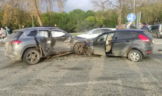 Kaza, saat 10.30 sıralarında Orhangazi’de Yalova-Bursa karayolu Orhangazi girişinde meydana