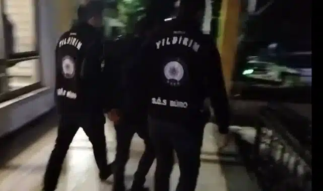 Bursa’da 31 ayrı suçtan aranıyordu: Yakalandı! Bursa Yıldırım Suç Önleme ve Araştırma Büro Amirliği ekiplerince aranması