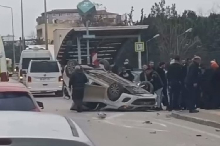 Bursa’da kontrolden çıkan otomobil takla attı Kaza, merkez Yıldırım ilçesi Ankara Yolu Caddesi Mimar Sinan Mahallesi