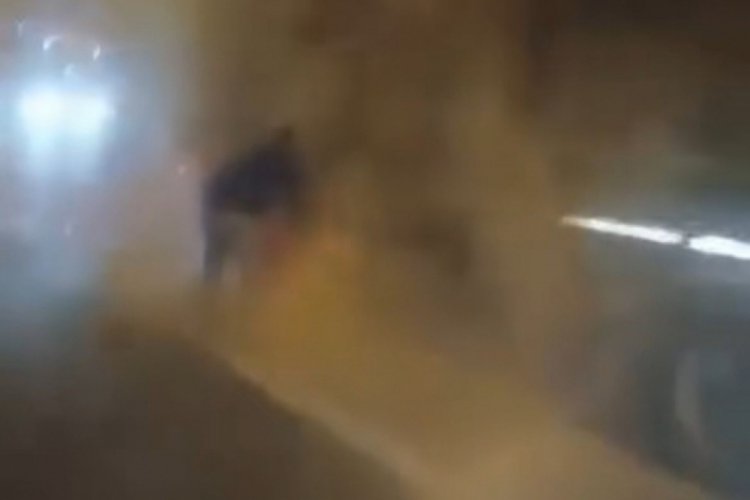 Bursa’da TIR’ın lastikleri alev topuna döndü! Olay, Bursa Otobanı Görükle mevkiinde meydana geldi. Edinilen bilgiye göre,