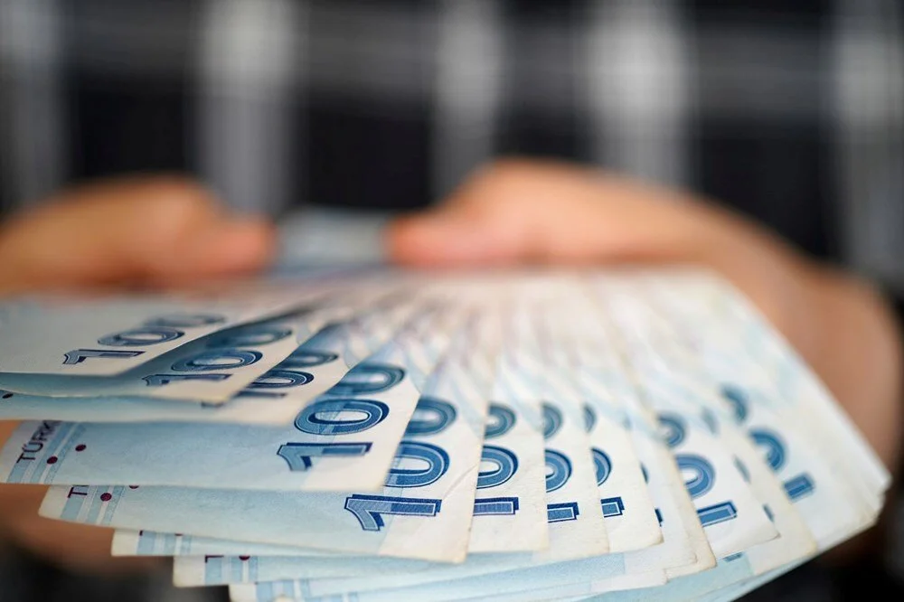 Kamuda çift maaş dönemi bitiyor: Üst limit kaç lira olacak? Kamu görevlilerinin çift maaş almasına engelleyen düzenleme 1 Ocak itibarıyla