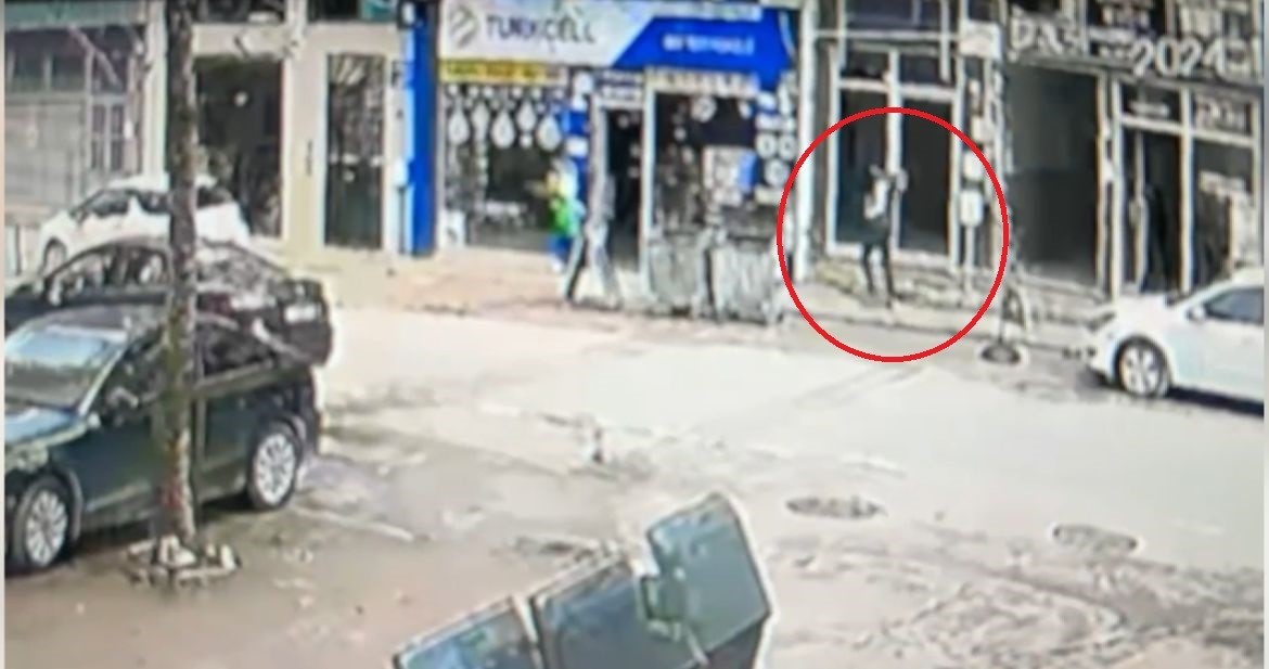 Bursa’da kendisini polis olarak tanıttı, 1 milyon lira dolandırdı Kardeşinin kurtulması için yaklaşık 1 milyon lira değerinde olan ziynet