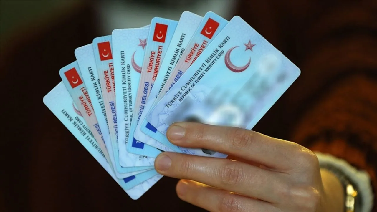 Ehliyette yaş sınırı düşürüldü mü? Ehliyet alma yaş sınırı nedir? Ehliyet alma yaş sınırında düzenlemeye gidilirken, sağlık kontrolleri de daha