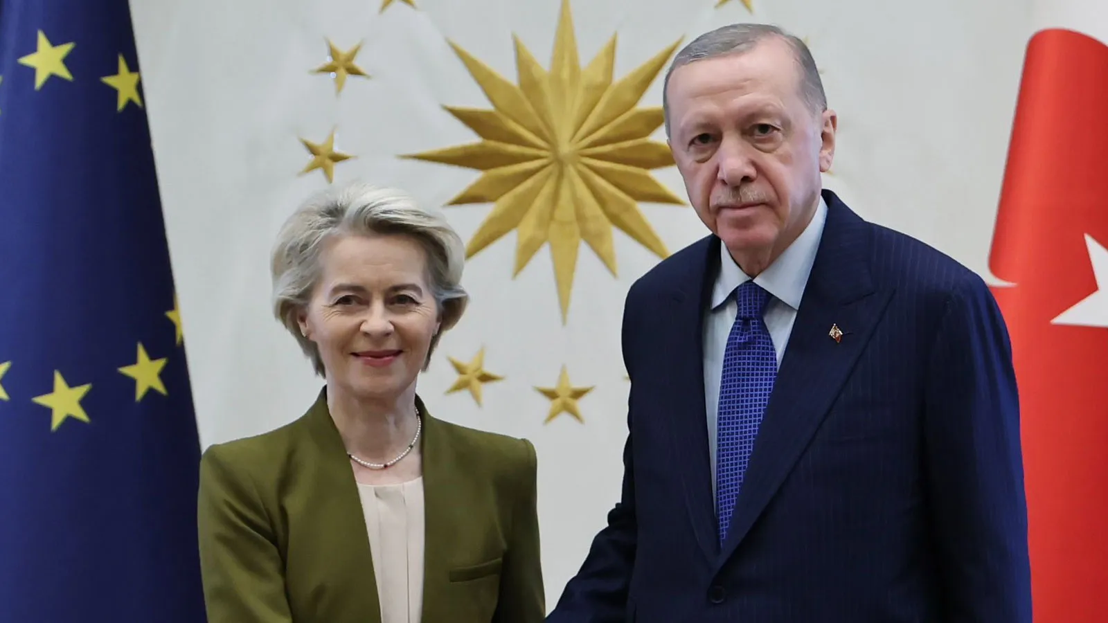 Cumhurbaşkanı Erdoğan’dan AB’ye ‘Vize’ mesajı Cumhurbaşkanı Erdoğan’dan AB’ye ‘Vize’ mesajı… Türkiye-AB ilişkilerine yönelik mesajlar veren