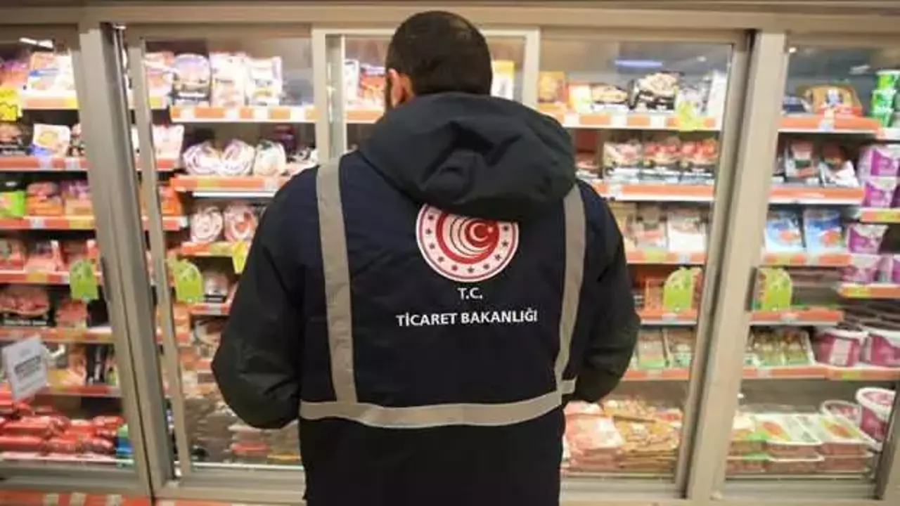 Ticaret Bakanlığından işletmelere fahiş fiyat uyarısı! Ticaret Bakanlığı ve Tarım ve Orman Bakanlığı, denetim ekiplerinin sahada