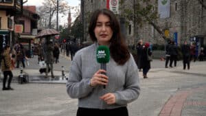 Yılbaşını evinde geçirecek olanlar ise piyango biletlerini alıp televizyonları karşısında