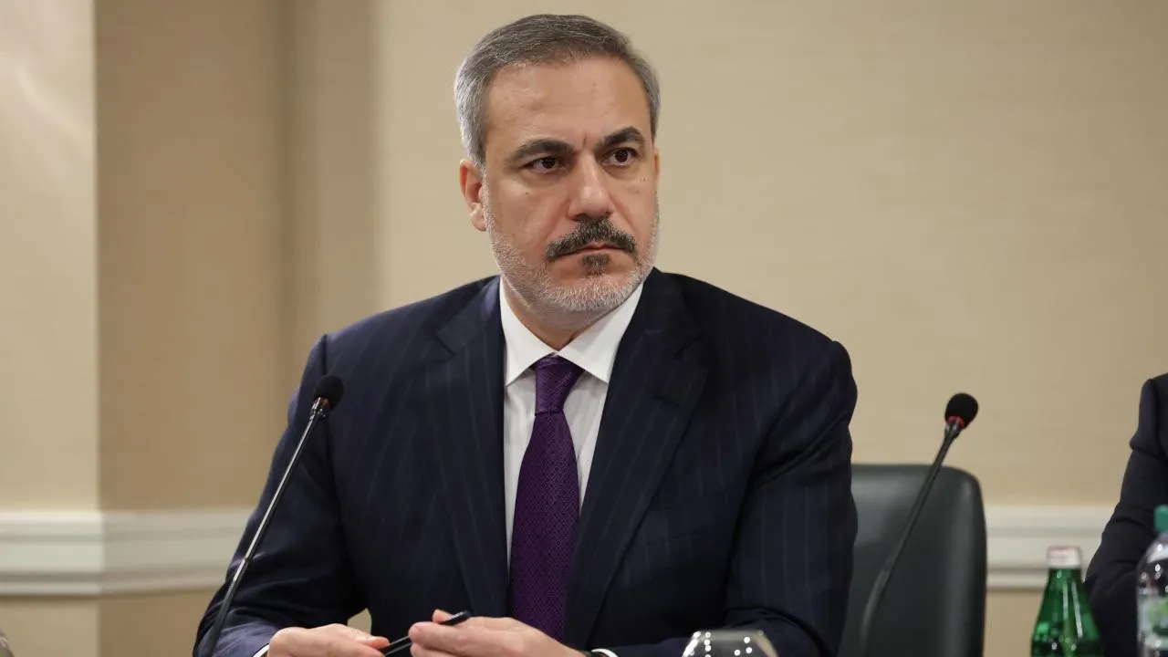 Bakan Fidan: Suriyeliler artık ülkelerine dönebilir! Dışişleri Bakanı Hakan Fidan, Suriye’deki son gelişmeler hakkında açıklama yaptı.