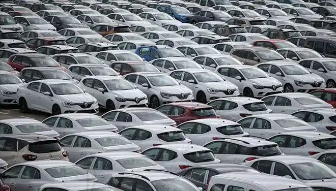 İkinci el otomobilde 6 ay-6 bin kilometre şartı uzatıldı! Resmi Gazete‘de yayımlanan kararla, ikinci el araç satışında uygulanan 6