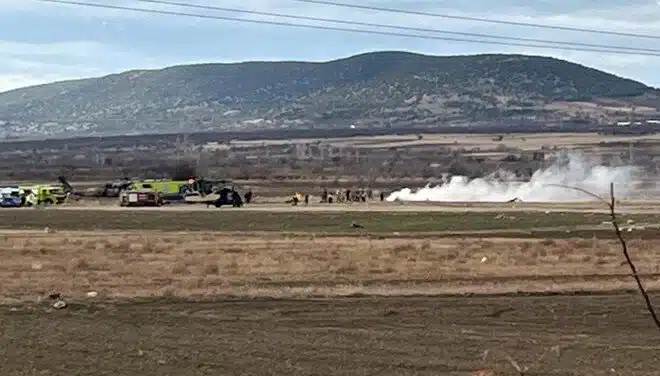 Isparta’da askeri helikopter düştü! Biri tuğgeneral 6 asker şehit oldu! Isparta‘nın Keçiborlu ilçesinde eğitim uçuşunda bulunan askeri helikopterin düşmesi sonucu