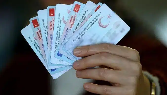 Eski tip kimlik kartı olanlar dikkat! Artık işlem yapılamayacak Türkiye genelinde, çipli kimlik kartlarına geçişin yapıldığı 2016’dan bu yana,