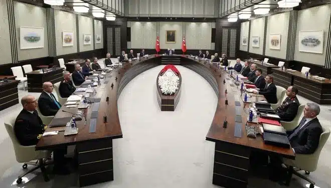 “Kırmızı Kitap” için gizli toplantı! Üst düzey güvenlik önlemlerinin alındığı toplantıda, katılımcıların cep telefonları ve