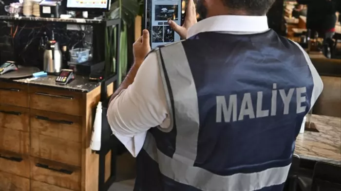 Maliye Bakanlığı’ndan eş zamanlı baskın! Hazine ve Maliye Bakanlığı Gelir İdaresi Başkanlığı (GİB), kayıt dışı