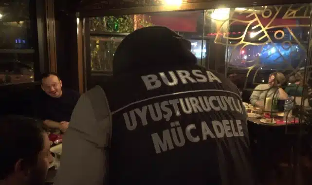 Bursa polisinden gece mekanlarına baskın! Asayiş Şube Müdürlüğü‘ne bağlı ekipler, merkez Nilüfer ve Osmangazi ilçelerinde