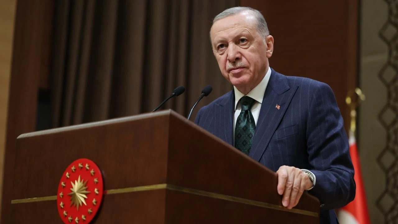 Cumhurbaşkanı Erdoğan 2024 yılını değerlendirdi! Cumhurbaşkanı Erdoğan, sosyal medya hesabından yaptığı paylaşımda, millete hizmet yolunda,