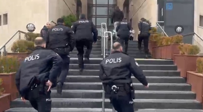 Bursa Adliyesi’ndeki saldırıya yayın yasağı getirildi! Bursa Adliyesi’ndeki saldırıya yayın yasağı getirildi! RTÜK’den yapılan açıklamada, “13.12.2024