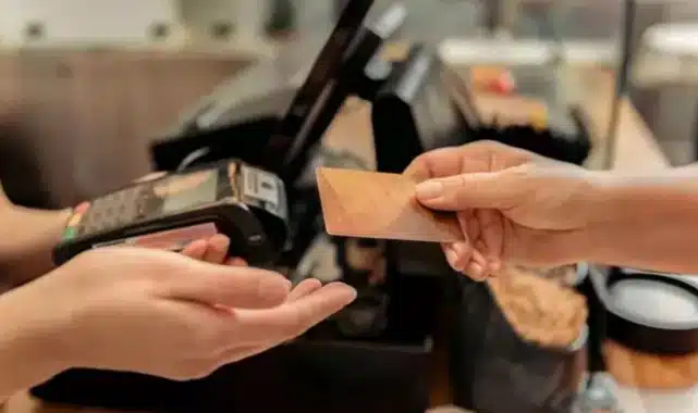 Milyonlarca çalışanı ilgilendiriyor! 1 Ocak’ta yürürlüğe girecek Milyonlarca çalışan için kritik karar bugün Resmi Gazete‘de yayımlandı. Sosyal