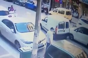 Bursa’da tartıştığı sürücünün önünü kesti! Aynasını kırdı… Olay, merkez Osmangazi