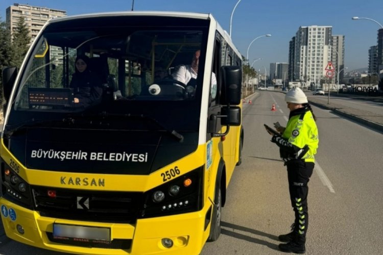 Bursa’da 11.816 sürücüye ceza uygulandı! Trafik Denetleme Şube Müdürlüğü‘nden yapılan paylaşım şöyle; Önceliğimiz, can güvenliğiniz