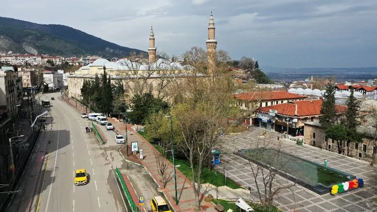 Bursa’da hava bugün nasıl olacak? Meteoroloji hava durumu raporunu yayınladı. Haftanın kalan sıcaklık sıcaklıkları az