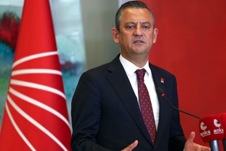 Özgür Özel’den emekli maaşı tepkisi CHP Genel Başkanı Özgür Özel, emekli maaşlarına yapılan zam oranlarına