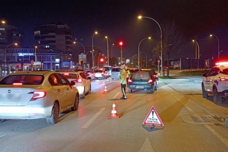 Bursa emniyeti göz açtırmıyor: 1 haftalık yeni bilanço açıklandı Bursa Emniyet Müdürlüğü, 06-12 Ocak tarihleri arasında şehir genelinde gerçekleştirdiği