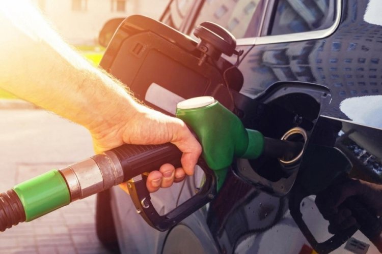 Benzine zam pompaya yansıdı! Orta Doğu’da yaşananlar, petrol fiyatlarında ve dolarda yaşanan dalgalanmalar akaryakıt