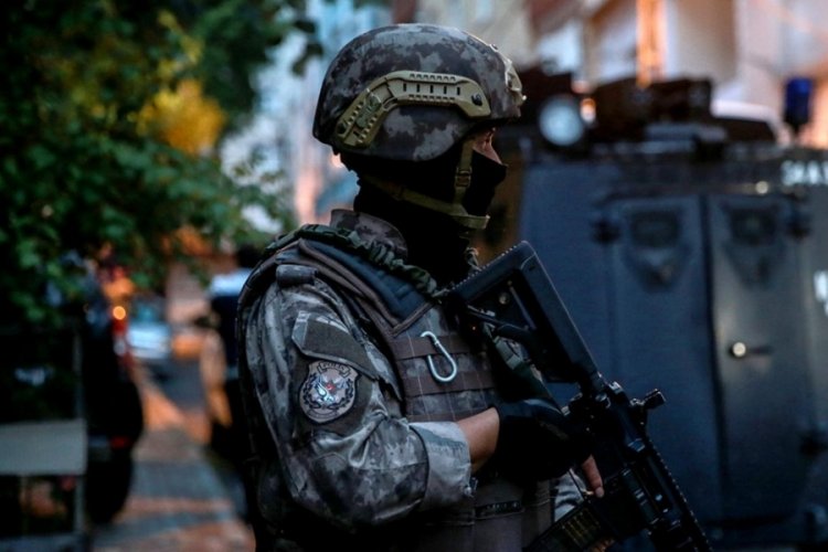Bursa’da DEAŞ operasyonunda 3 gözaltı Bursa'da Emniyet Müdürlüğü Terörle Mücadele Şubesi ekiplerinin sabaha karşı Orhangazi'de