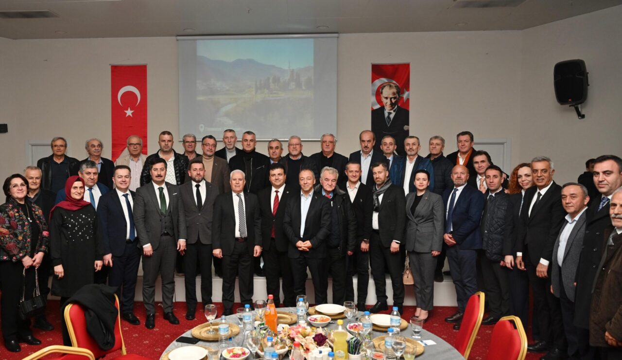 Bursa’da Balkan ve Rumeli buluşması Bursa Büyükşehir Belediyesi’nin ev sahipliğinde yapılan ‘Balkan ve Rumeli Dernekleri