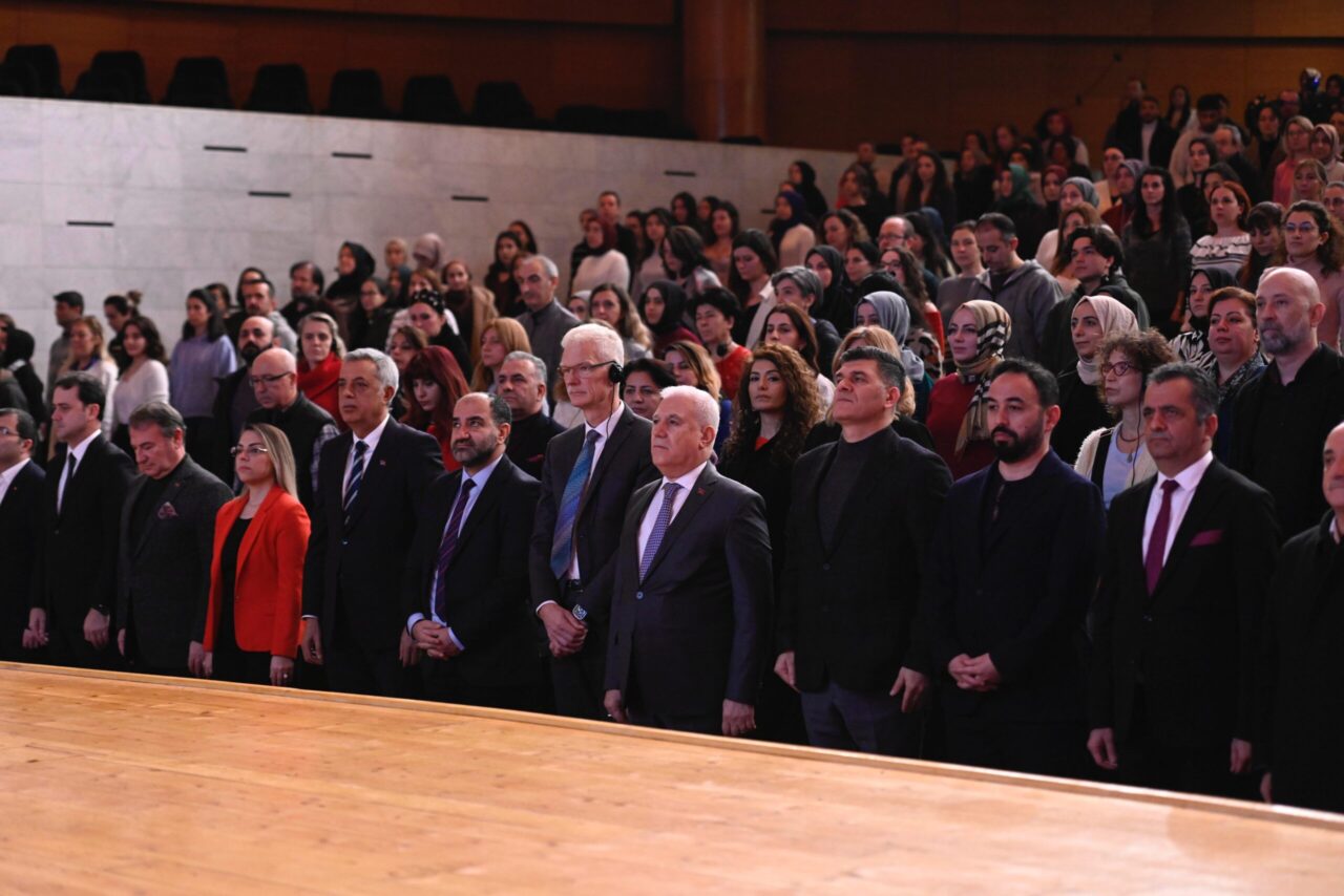 Bursa Büyükşehir’den ‘Eğitimde Yeni Yaklaşımlar’ konferansı Bursa Büyükşehir Belediyesi Bilgi İşlem Dairesi Başkanlığı Bilim ve Teknoloji