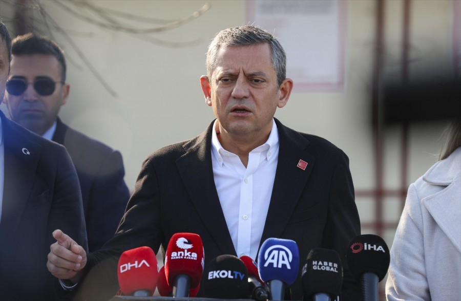 Özgür Özel’den cezaevindeki o isimleri ziyaret etti! Özel, Gezi Parkı davasında mahkum olan Mine Özerden ve Çiğdem