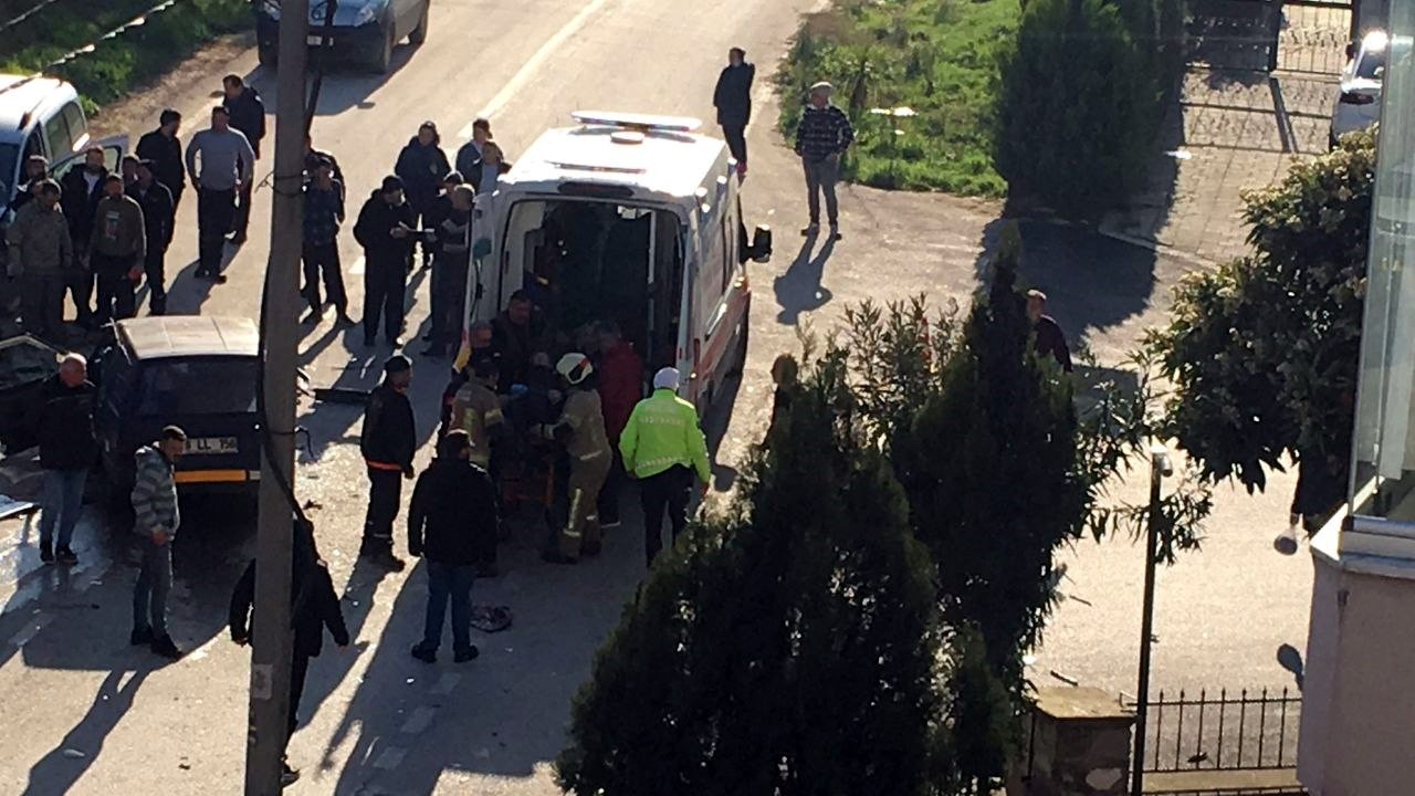 Bursa’da trafiği birbirine kattı! Bursa‘da trafiği birbirine kattı. Kaza, Mudanya ilçesinde aday sürücülerin eğitim