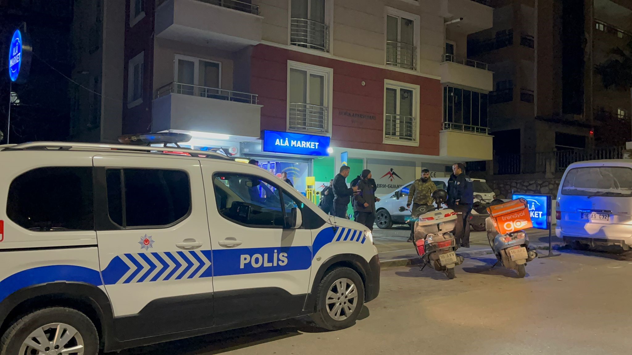 Bursa’da gece yarısı silahlı tekel bayi soygunu Bursa’da gece yarısı silahlı tekel bayi soygunu… Olay, 00.30 sıralarında
