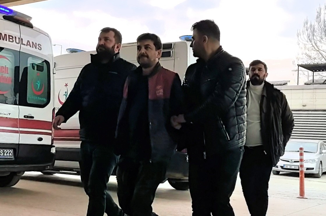Bursa’da 100 milyon TL’lik karşılıksız çek veren şahıs yakalandı İnegöl Emniyet Müdürlüğü Asayiş Büro Amirliği ekipleri, hakkında yaklaşık 100