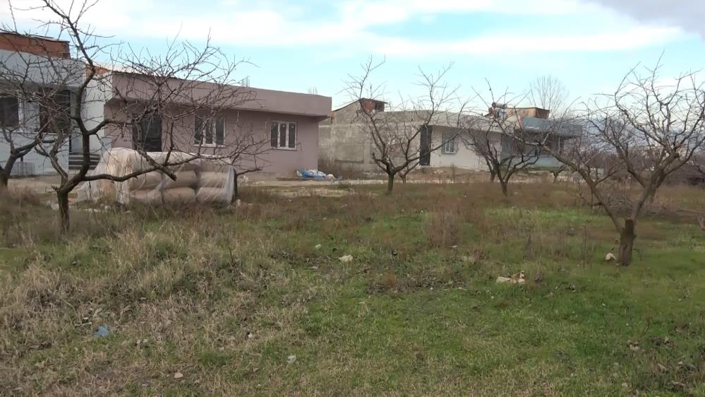 Bursa’da babasından kalan arsasına gece konduları kondurdular Bursa’da yaşayan Emine Görgen, iddiaya göre, babasından miras kalan 12