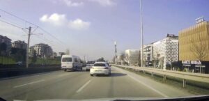 Merkez Nilüfer ilçesi İzmir Yolu Caddesi üzerinde meydana geldi. Sürücüsü