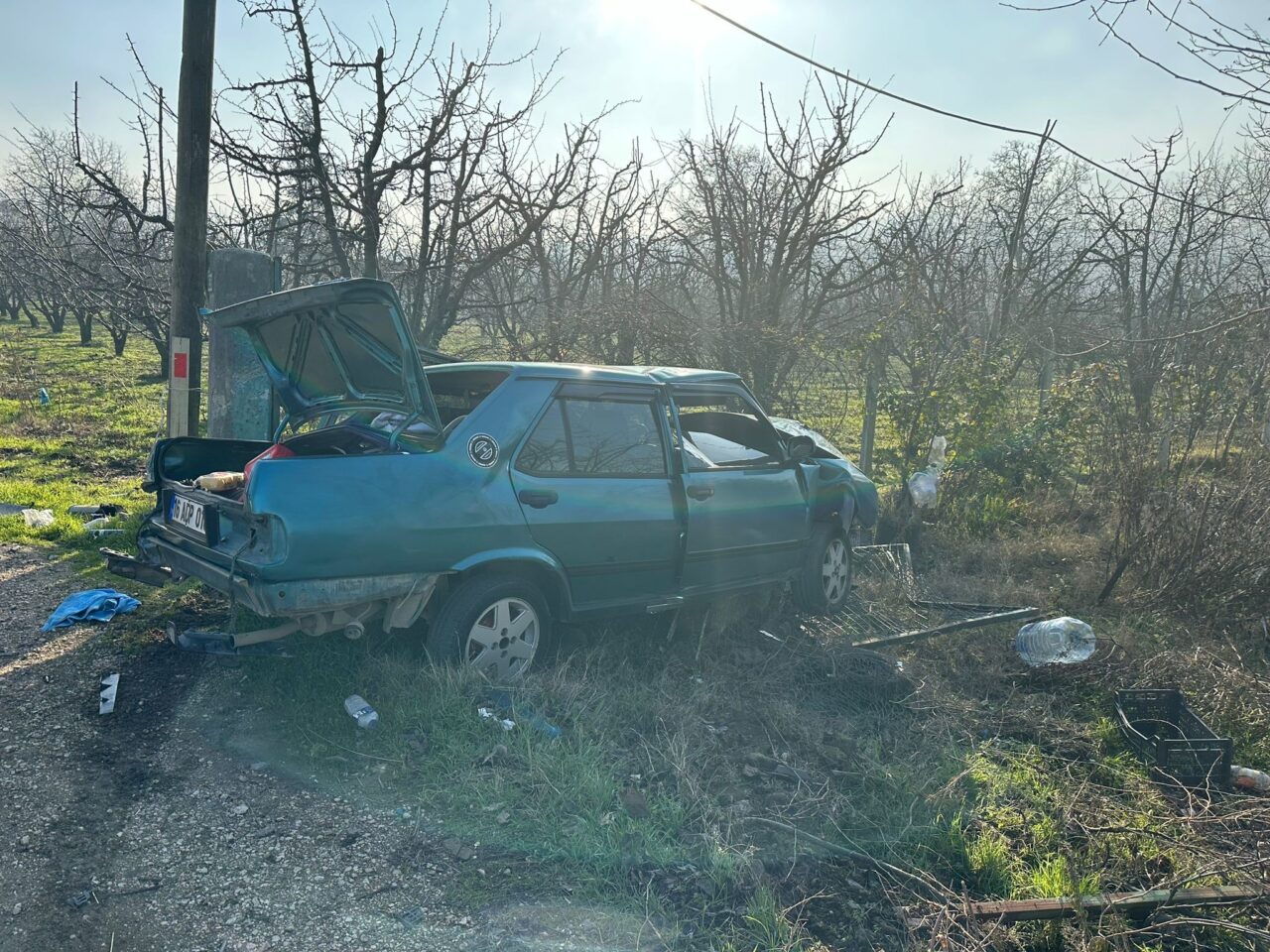 Bursa’da otomobil tarlaya uçtu! Kaza saat 13.50 sıralarında İnegöl’ün kırsal İsaören mahallesi yolu üzerinde