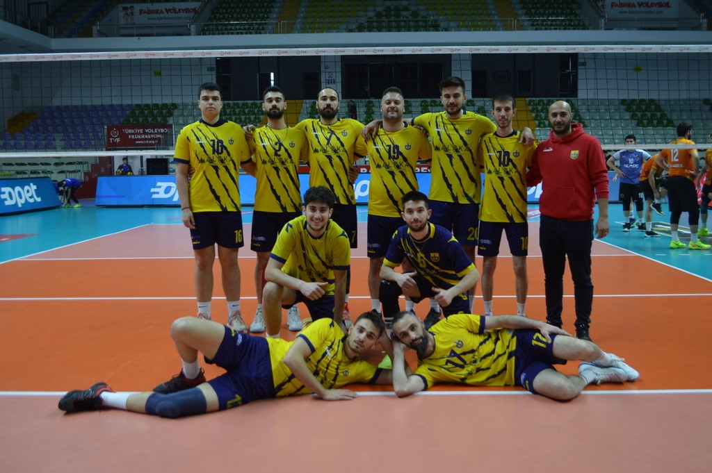 Bursa’da voleybol maçında TVF protestosu! Cengiz Göllü Spor salonunda Doğu Akademi ile karşılaşan Yenişehir Belediyespor‘lu