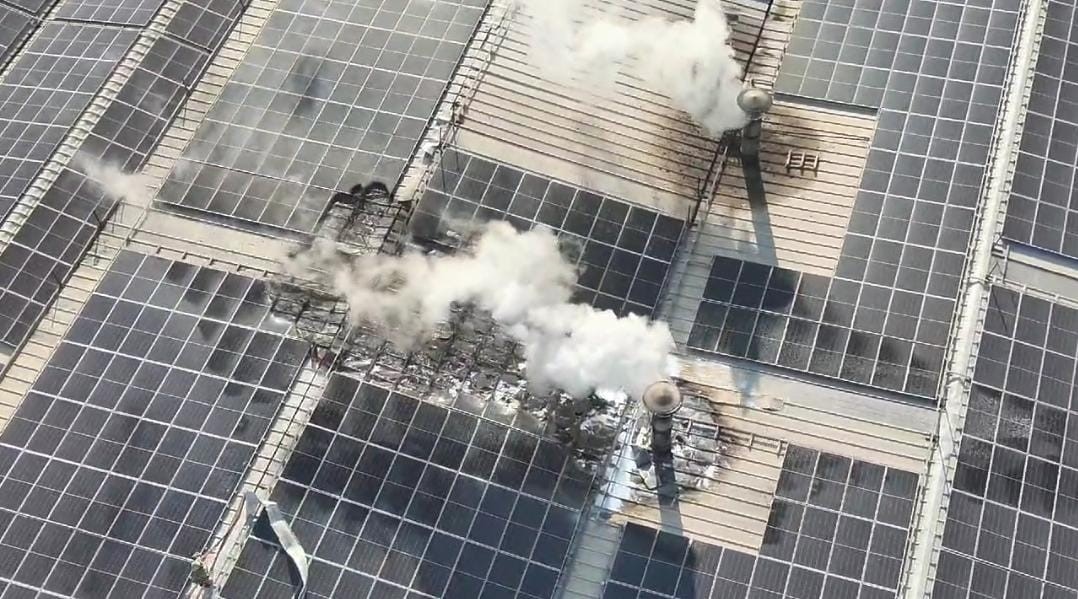 Bursa’da tekstil fabrikasında yangın çıktı! İnegöl Organize Sanayi Bölgesi 4. Cadde’de faaliyet gösteren bir tekstil