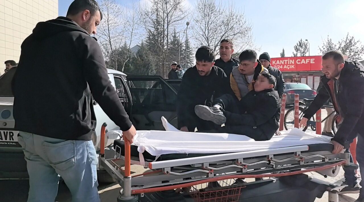 Bursa’da bisikletiyle otomobilin altında kaldı! Kaza, saat 13.00 sıralarında Bursa‘nın İnegöl ilçesi Akhisar Mahallesinde meydana