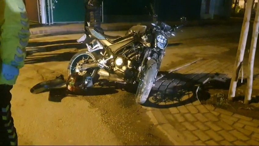 Bursa’da motosiklet kazası: 1 yaralı! Kaza, saat 01.00 sıralarında Mesudiye Mahallesi İnegöl Caddesi üzerinde meydana