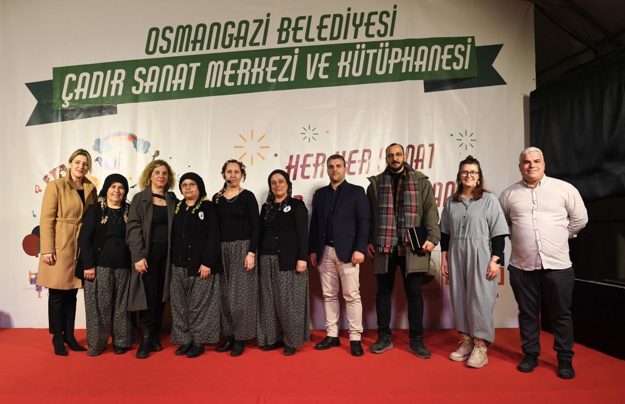 Osmangazi Belediyesi, Yarıyıl Şenliği coşkusu Altınova Mahallesi’ne taşındı! Osmangazi Belediyesi, düzenlemiş olduğu Yarıyıl Şenliği ile Osmangazili öğrencileri birbirinden
