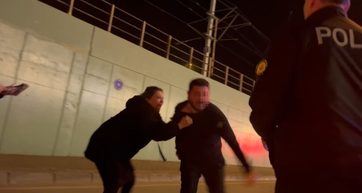 Bursa’da alkollü sürücü aracını parçaladı! Edinilen bilgiye göre olay, merkez Osmangazi ilçesi Ali Ferruh Yücel