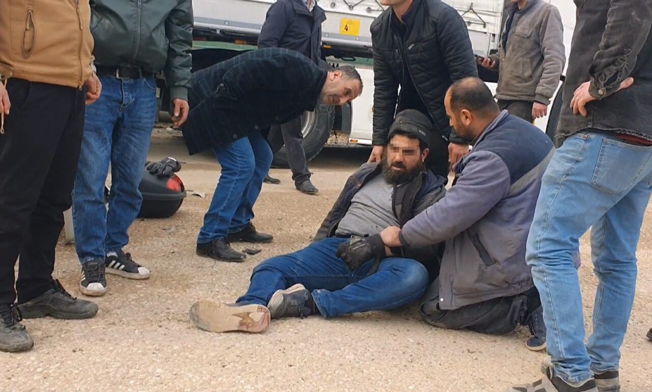 Bursa’da kamyonet ile çarpışan motosikletli ağır yaralandı! Edinilen bilgiye göre kaza, saat 13.00 sıralarında Sinanbey Mahallesi Nakliyeciler