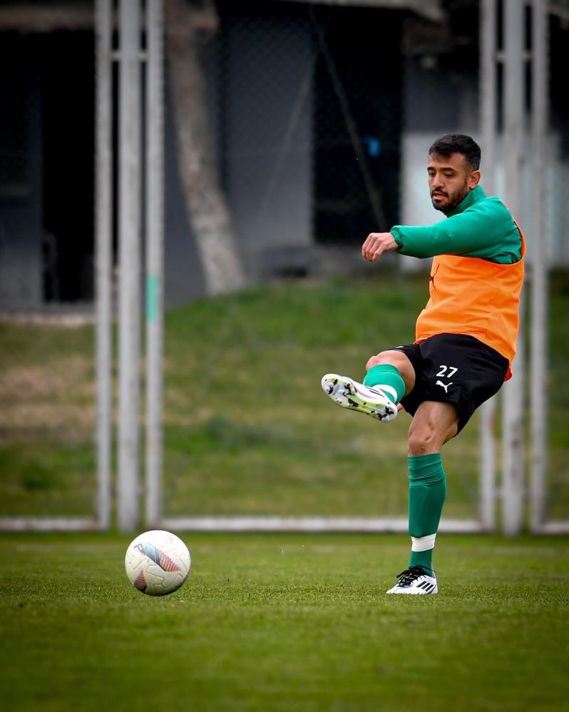 Bursaspor, Velimeşespor mesaisini sürdürüyor Bursaspor, Velimeşespor mesaisini sürdürüyor Teknik Direktör Pablo Martin Batalla yönetiminde