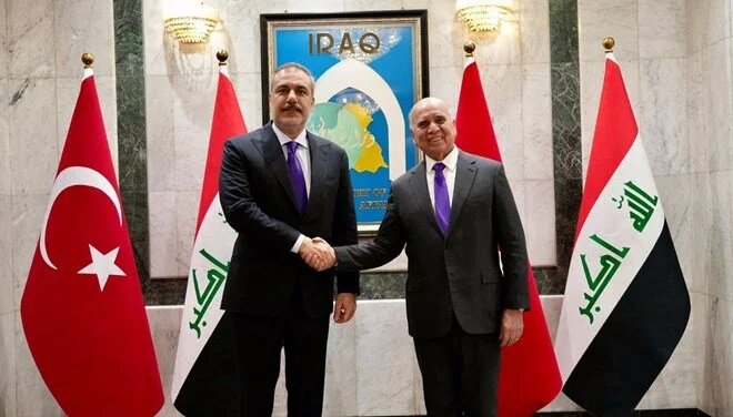 Dışişleri Bakanı Fidan, Iraklı mevkidaşıyla bir arada! Dışişleri Bakanı Hakan Fidan, Irak’ın başkenti Bağdat’a gerçekleştirdiği resmi ziyaret