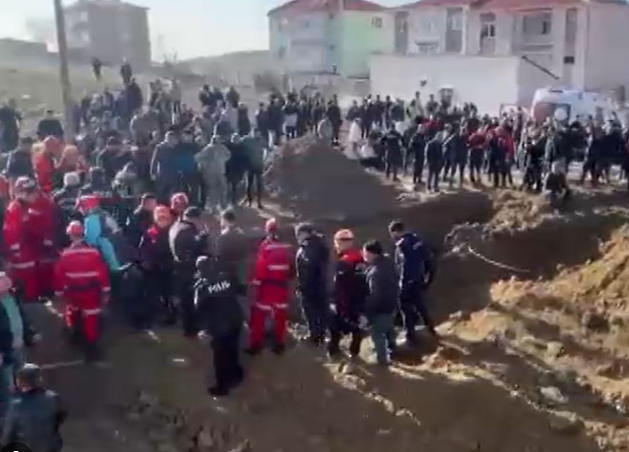 Ankara’da kanalizasyon bağlantısı inşaatında göçük: 2 işçi öldü! Polatlı ilçesinde yeni yapılan bir binanın kanalizasyon bağlantısı inşaatında göçük