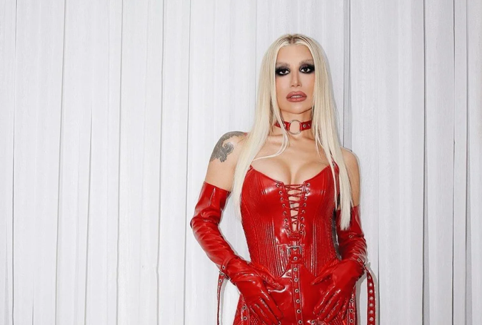 İrem Derici hastalığını açıkladı: Tedavi olacağım! Konser için gittiği Adana‘da düşerek kafasını yere çarpan şarkıcı İrem